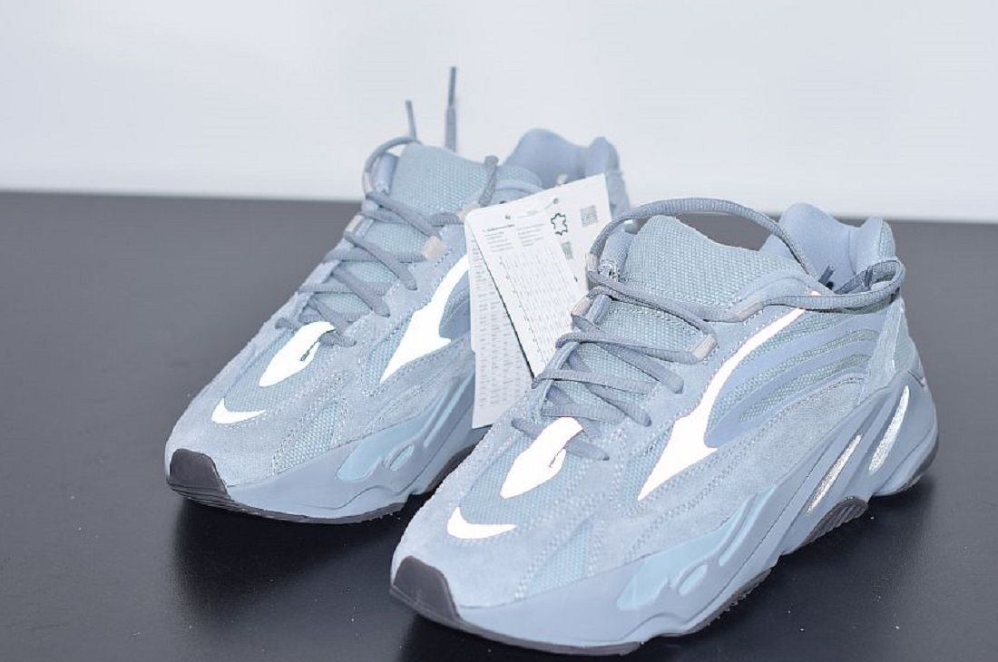 Yeezy 700 V2 Hospital Blue Fake that Look Real (6)